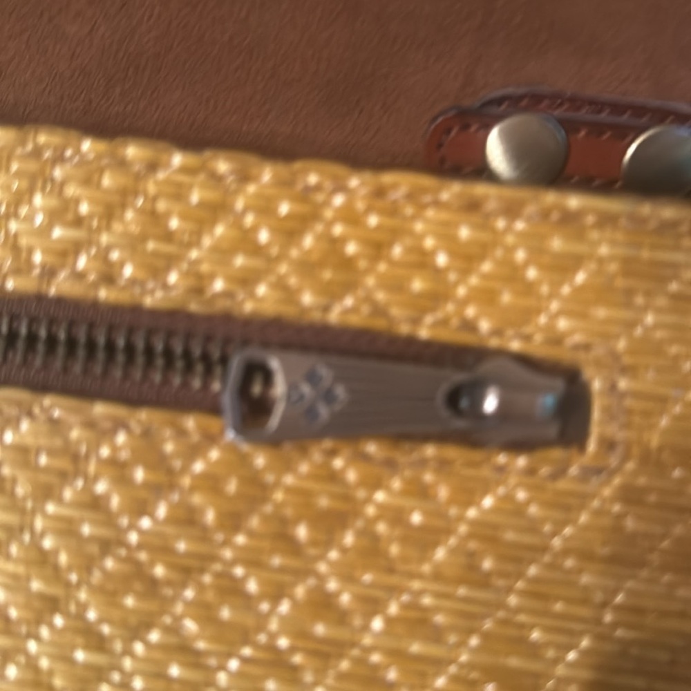 Patricia Nash Gold Woven Leather Crossbody purse Including a license holder - Picture 7 of 9